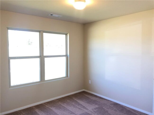 Building Photo - 602 W Pittsfield