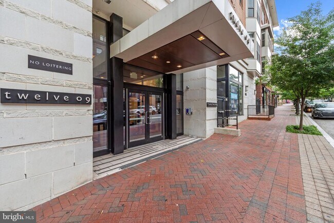 Building Photo - 1209 N Charles St