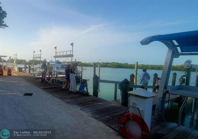 Building Photo - 300 Duck Key Dr