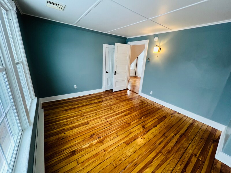 Building Photo - 40 Hewitt St