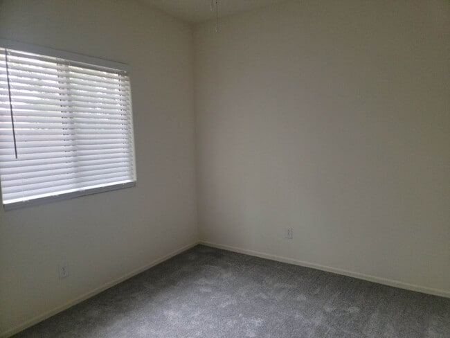 Building Photo - 3 bedroom cul-de-sac home in the Villago Community!