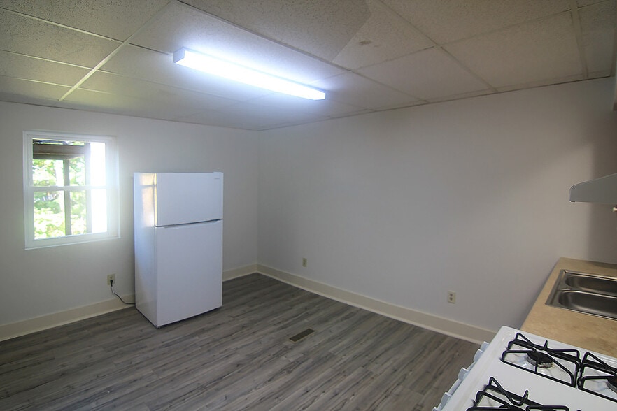 Building Photo - 431 Rebecca Ave