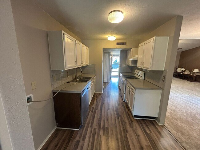 Building Photo - 4908 Wagner Dr