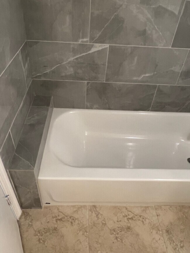 Building Photo - 3115 Oakland Shores Dr