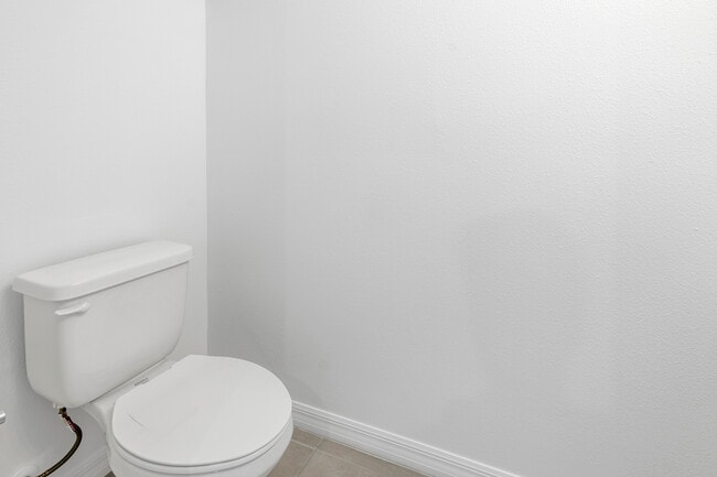 Powder Room - 6111 Fairmont Ln