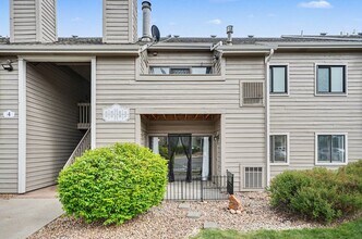 Building Photo - Updated 2 Bedroom 2 Bathroom Condo in Lakewood!