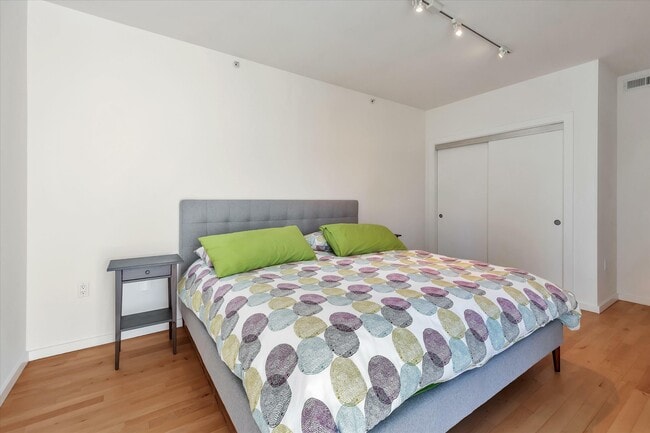 Building Photo - 69 Clementina St