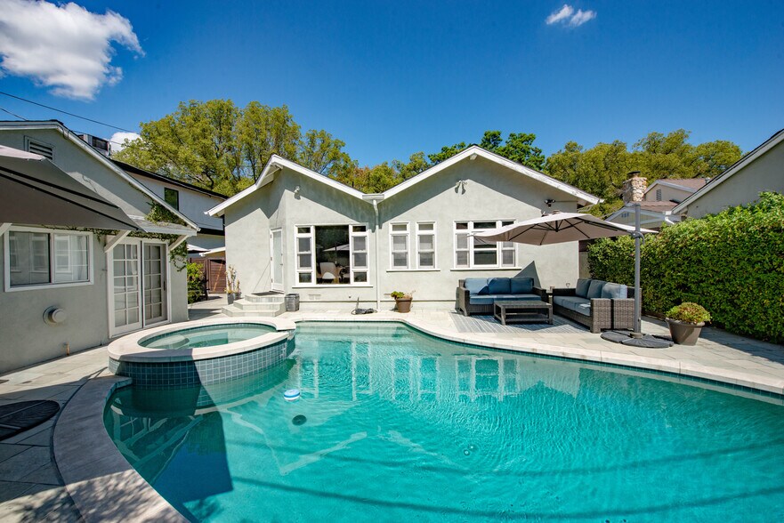 Building Photo - 13964 Peach Grove St