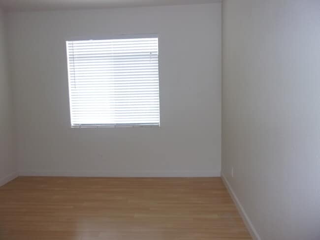 Building Photo - Cambridge Estates