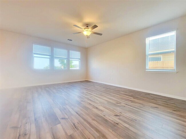 Building Photo - 120 Longmount Cv