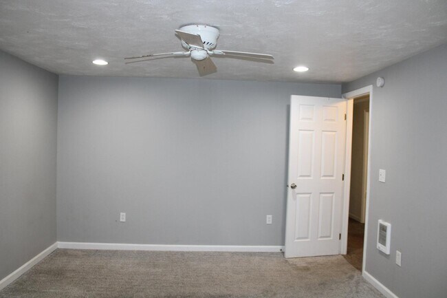 Building Photo - 575 Crimson Dr