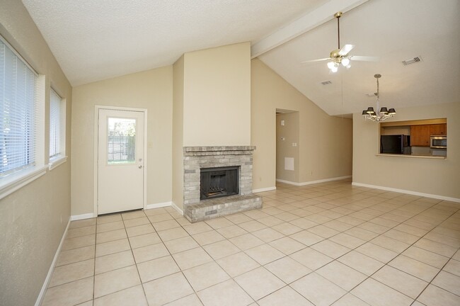 Building Photo - 20143 Beechview Ln