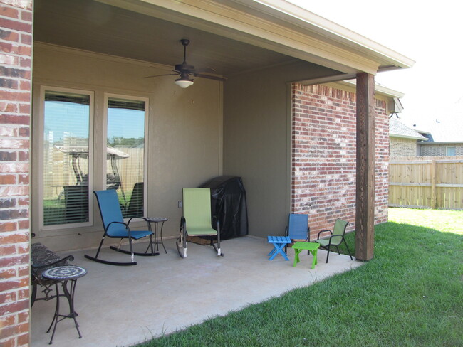 Building Photo - Gated Community... North Bossier...