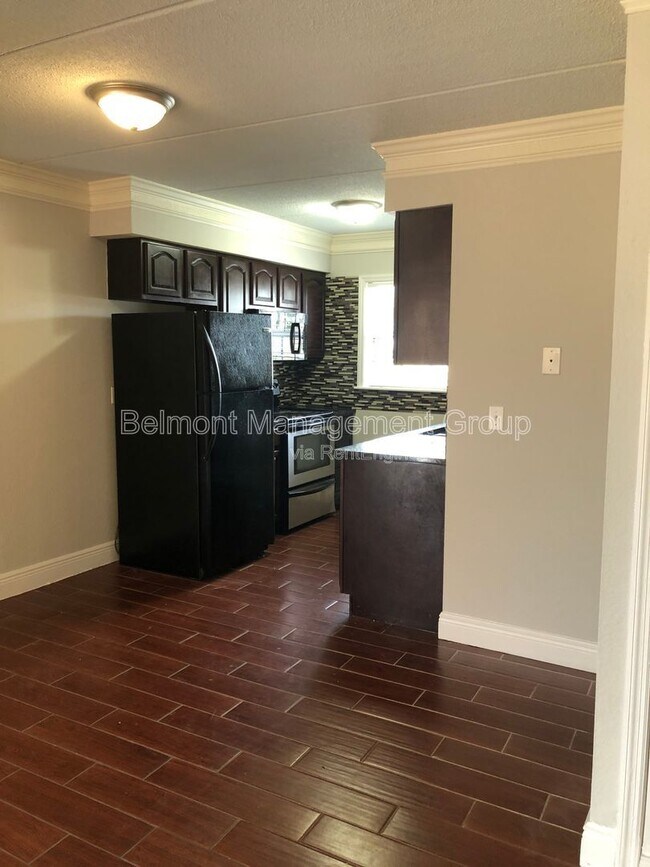 Building Photo - 1400 Eudora Rd