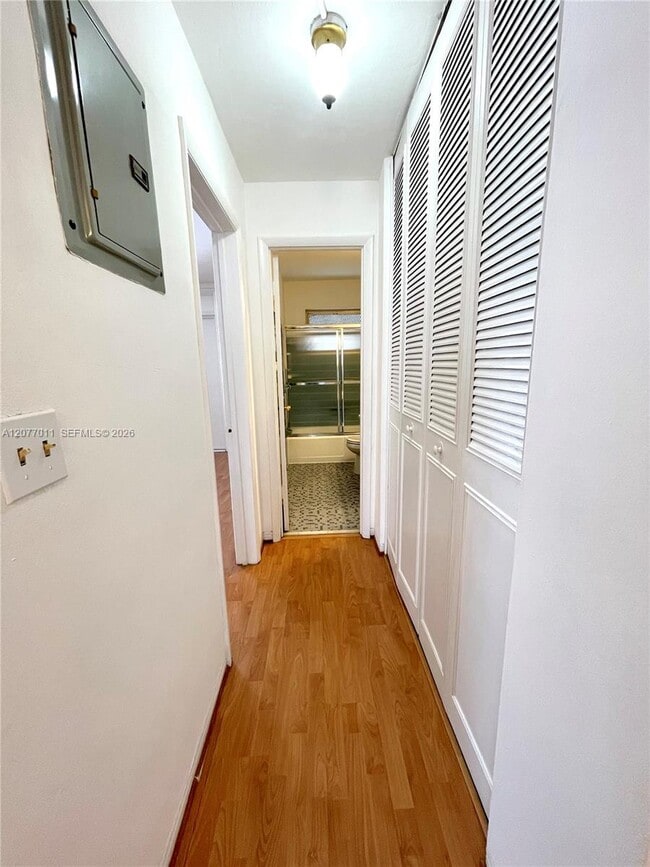 Building Photo - 441 Collins Ave