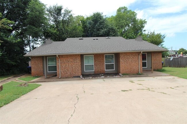 Building Photo - 900 Aspen Ct
