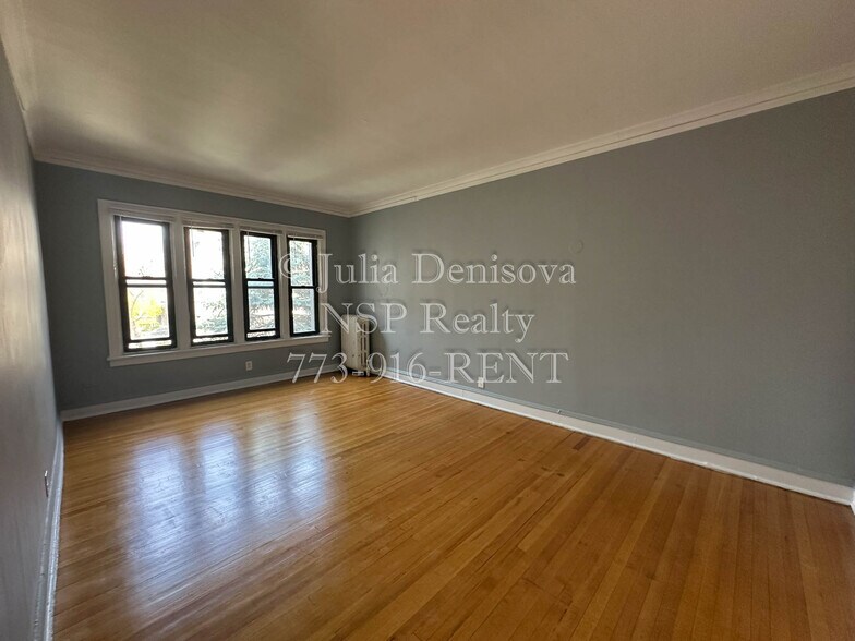 Building Photo - 1319 W Estes Ave