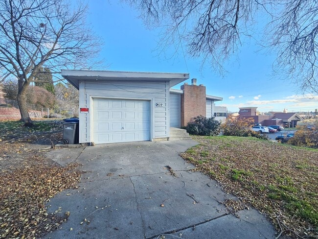 Building Photo - 302 N Argonne Rd