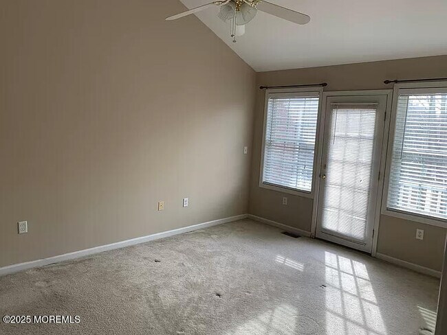Building Photo - 35 Ironwood Ct
