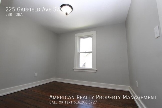 Building Photo - 225 Garfield Ave SW