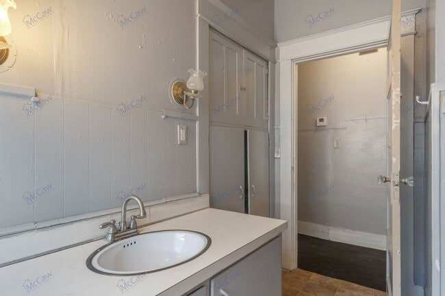 Building Photo - 1209 Gladiolus St