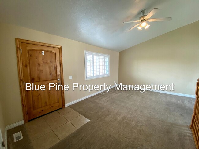 Building Photo - 4001 Summer Sun Dr