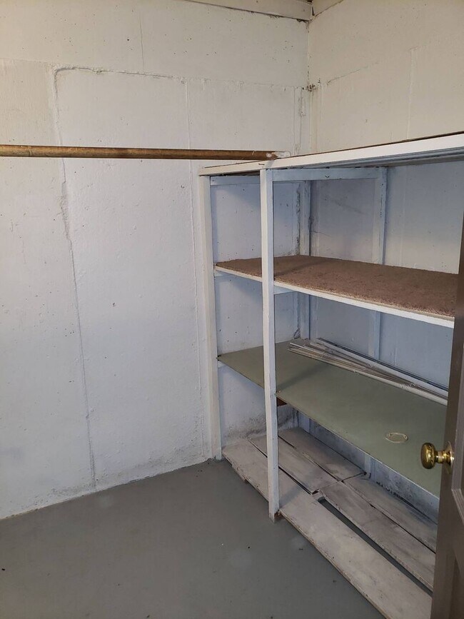 Building Photo - 1065 NE Duncan Ln