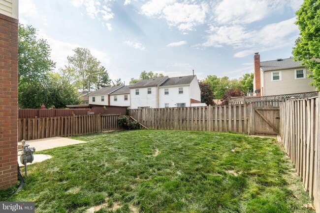 Building Photo - 2055 Pilgrim Dr