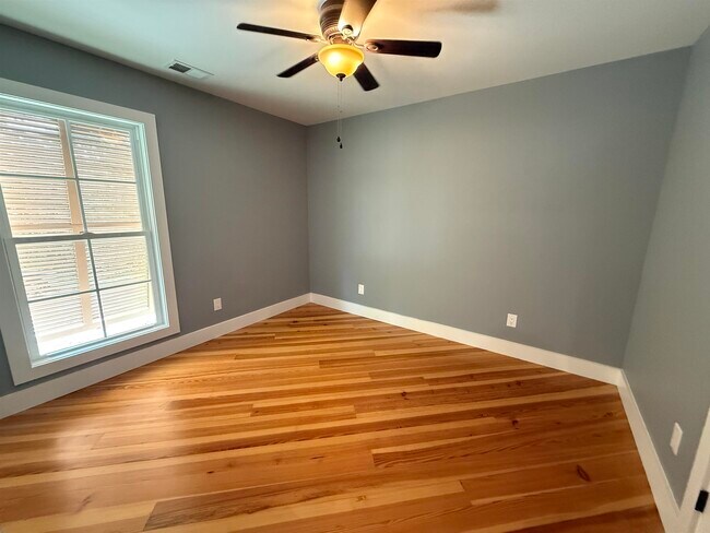 Building Photo - 1708 25th Ave N