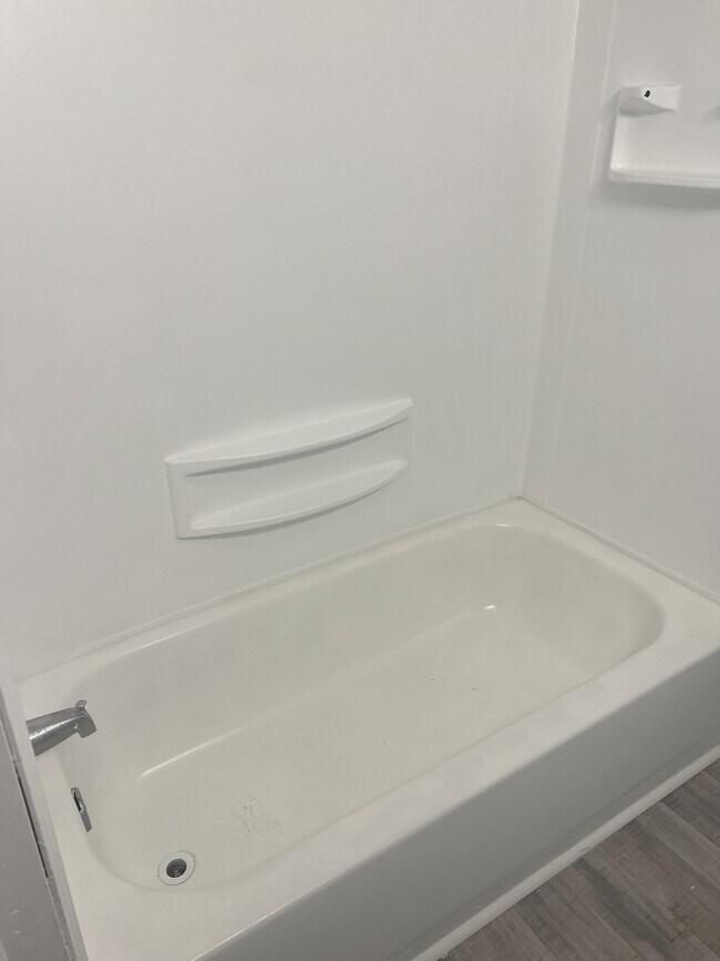 Building Photo - 1341 E Long St