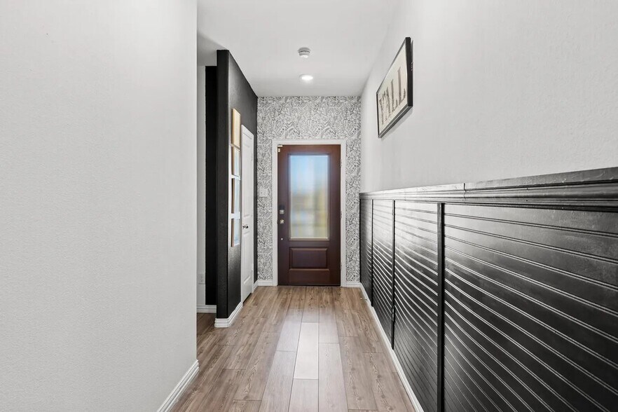 Building Photo - 7101 Crepe Myrtle Ave