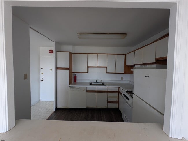 Building Photo - 3817 Ventnor Ave
