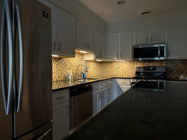 Building Photo - 481 Stoneglen St