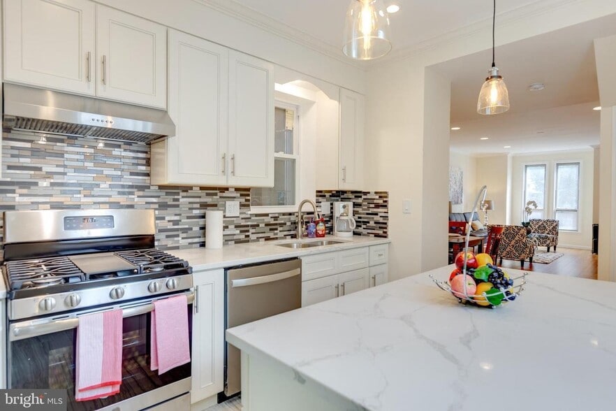 kitchen - 1102 Trinidad Ave NE