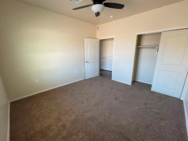 Building Photo - 1104 Lechuguilla