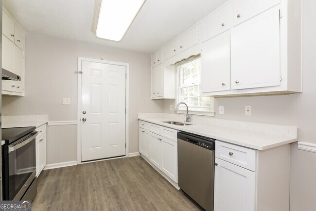 Building Photo - 672 Almand Branch Rd SE