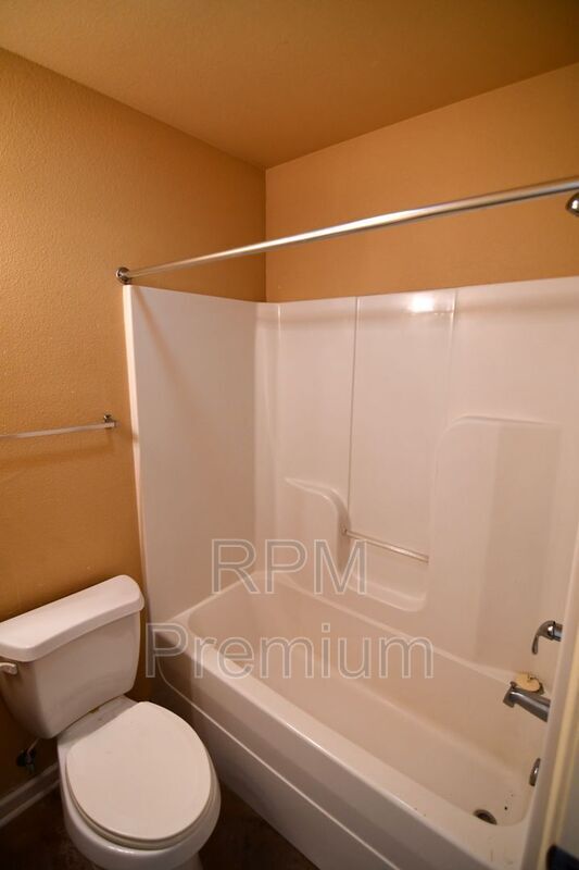 Building Photo - 5480 Spring Ln