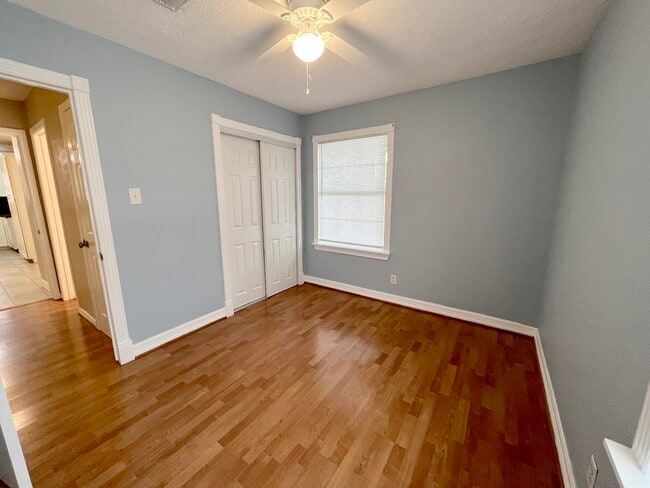 Building Photo - 2703 Thomas Ave