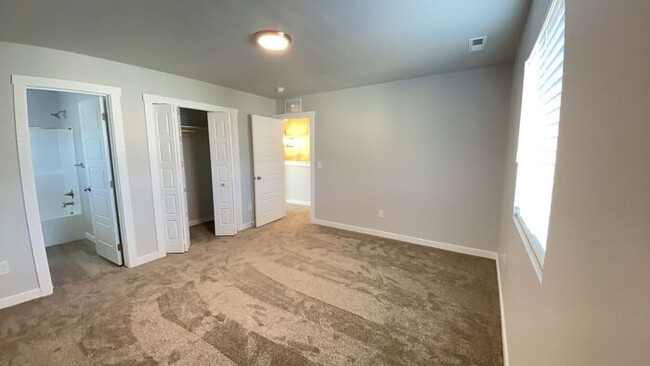 Building Photo - Roe Street Townhomes
