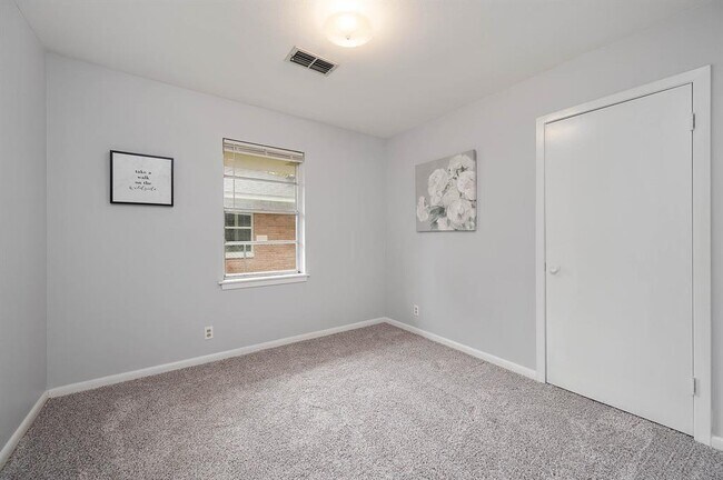 Building Photo - 3015 Peppermill Rd