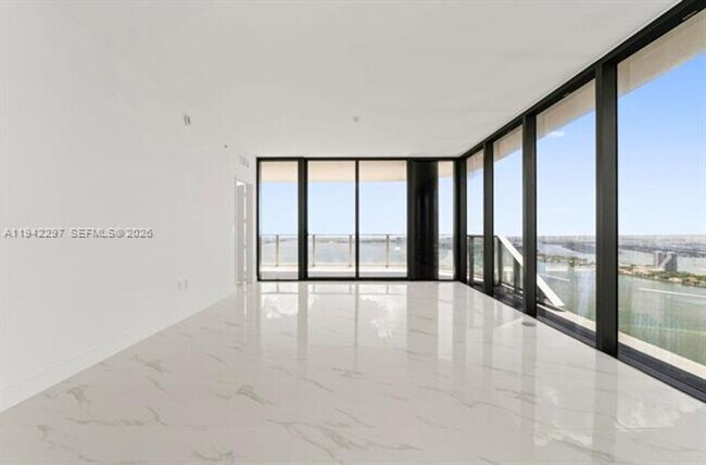 Building Photo - 700 NE 24th St