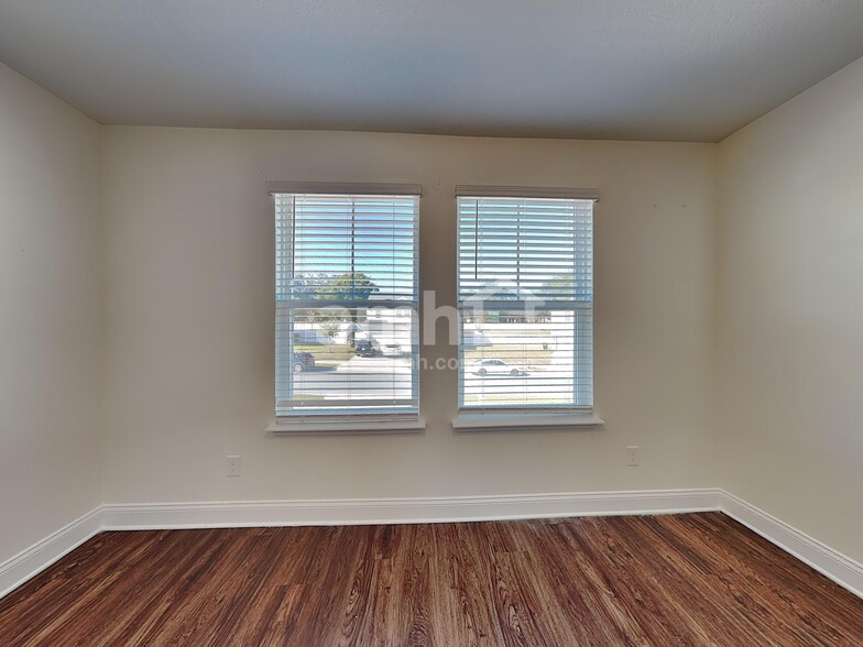 Building Photo - 1321 Mount Logan Dr