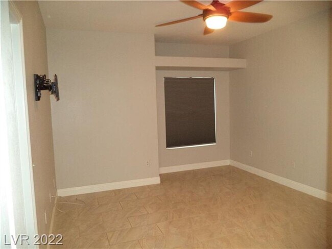 Building Photo - BEAUTIFUL FIRST FLOOR CONDO IN GATED COMMU...