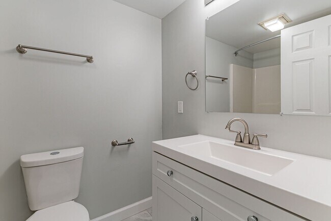 Building Photo - Completely renvovated 2 bedroom/2 bathroom...