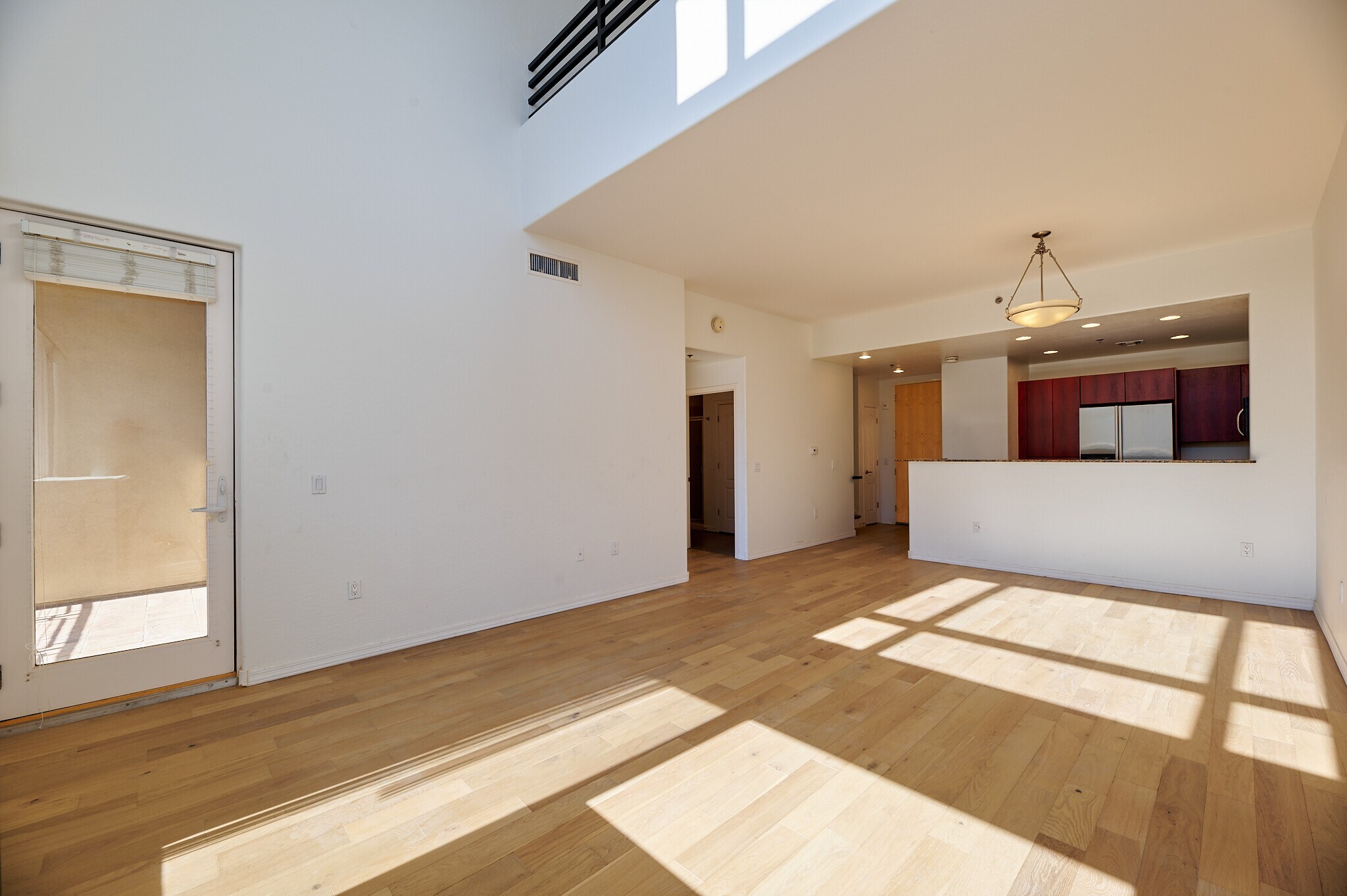 Building Photo - 17 W Vernon Ave