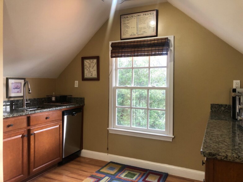 Building Photo - 5804 Searl Terrace