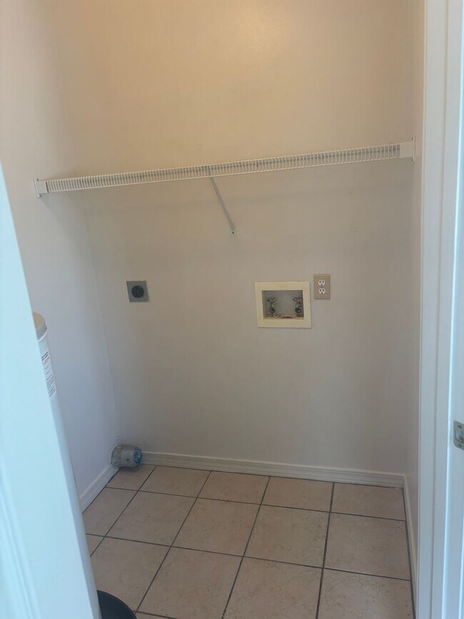 Building Photo - 567 Florosa Ct