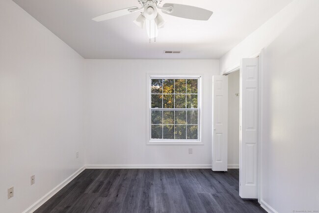 Building Photo - 107 Waverly Ave