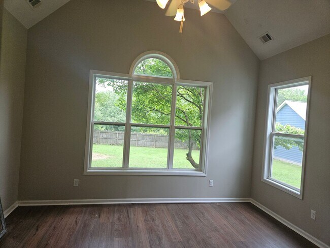 Building Photo - Spacious Hiram House on 1.37 Acres