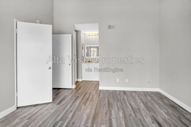 Building Photo - 4082 Mahaila Ave